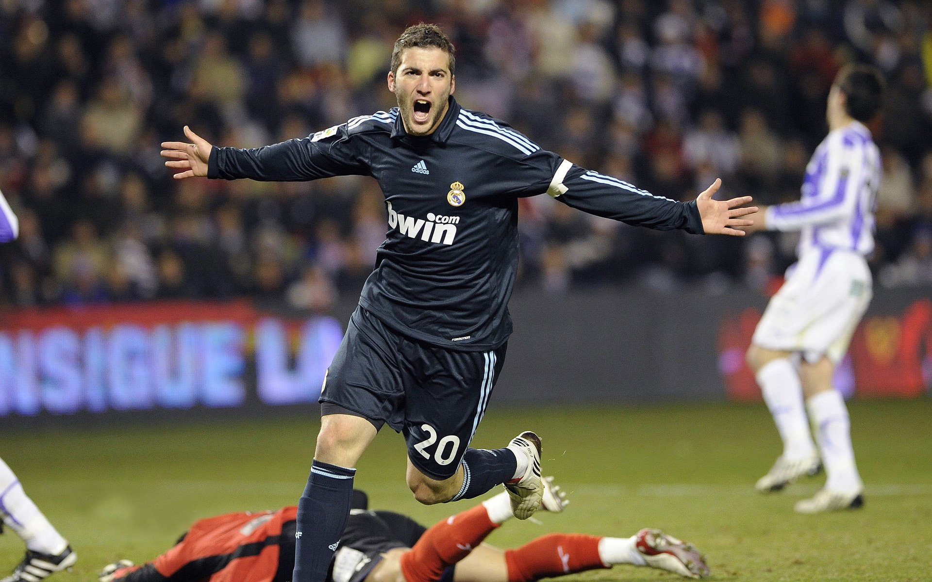 电竞少年拼尽全力书写传奇，什么叫电竞少年