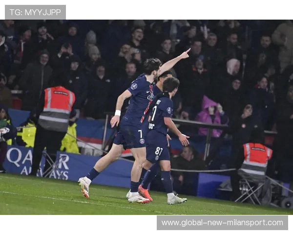 巴黎前场逼抢断球直接破门，巴黎前锋叫什么名