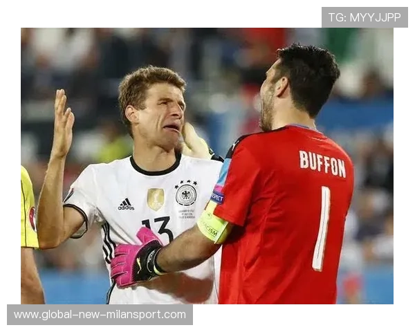 沃克底线处倒地铲截，阻断对方反击走廊