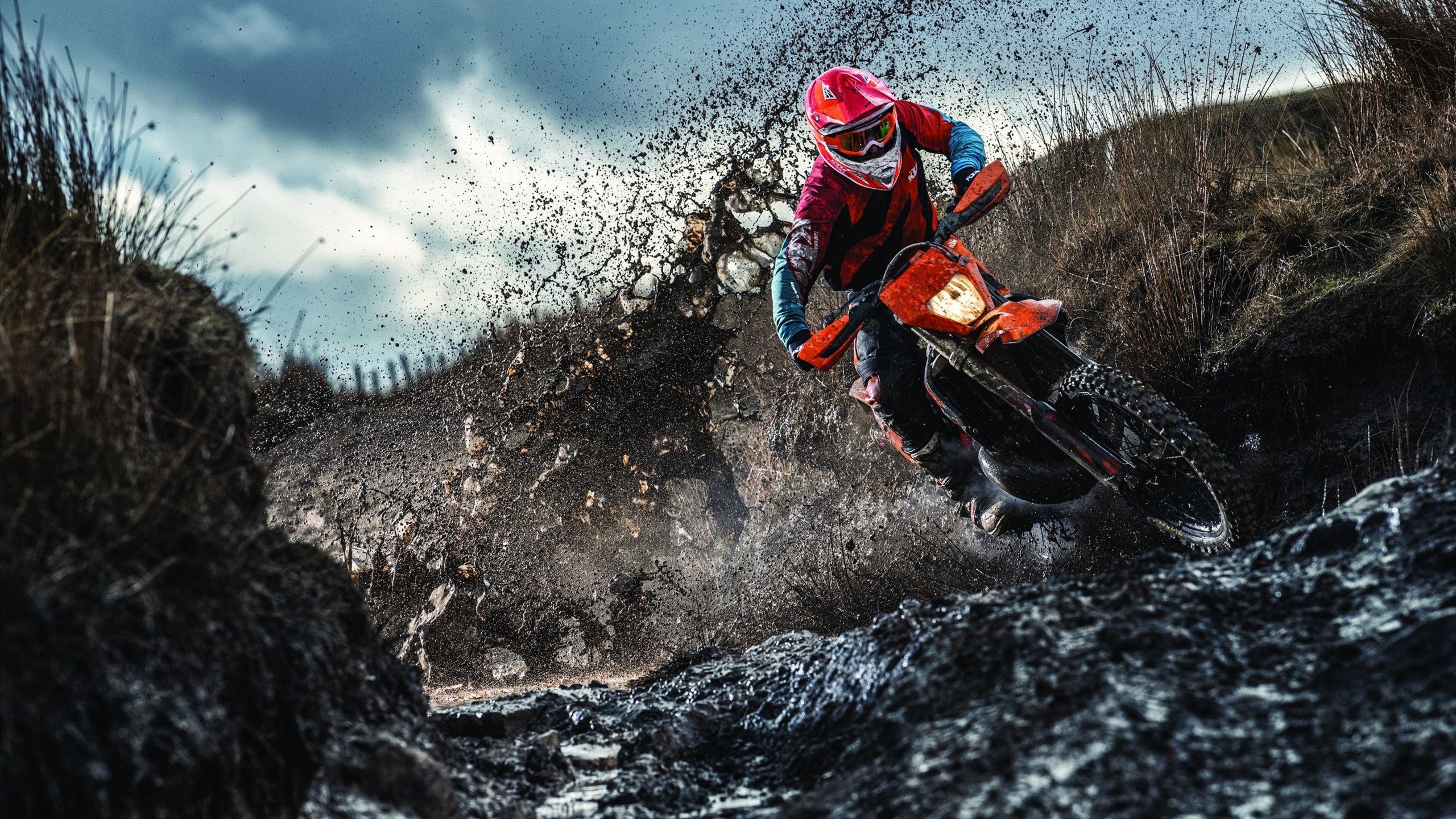 米兰体育-哈兰德禁区内的终结效率令对手后卫担忧，哈兰德fm